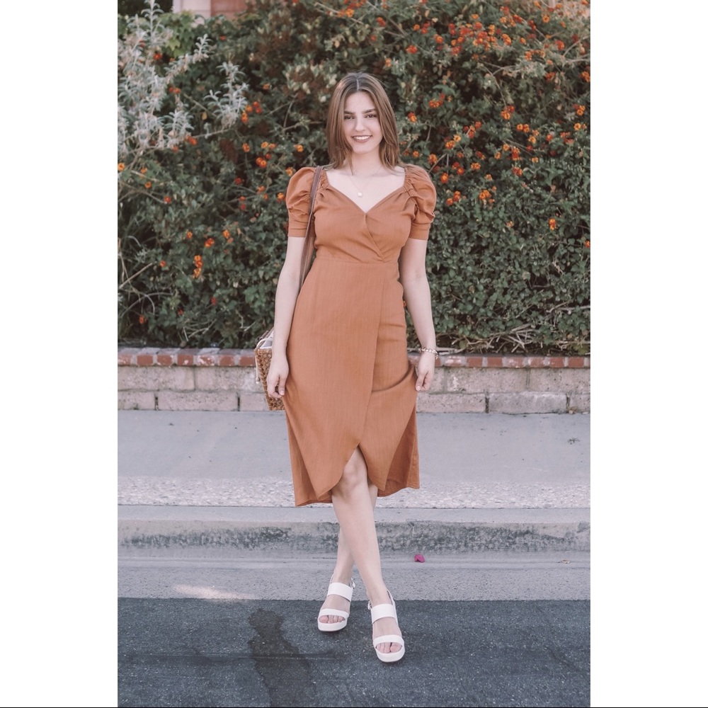 🤍 The Kennedy Puff Sleeve Dress - Picture 2 of 8